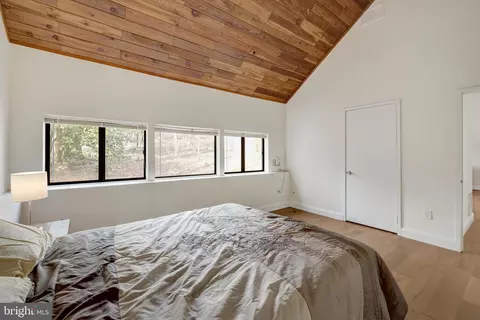Bedroom - 1941 Upper Lake Dr, Reston, VA 20191 photo 2 of 6