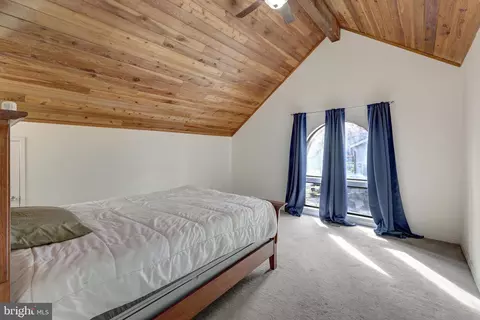 Bedroom - 1941 Upper Lake Dr, Reston, VA 20191 photo 4 of 6