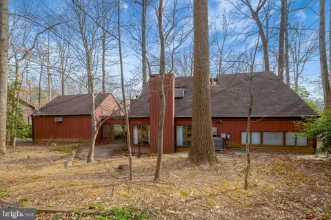 Exterior - 1941 Upper Lake Dr, Reston, VA 20191 photo 8 of 9