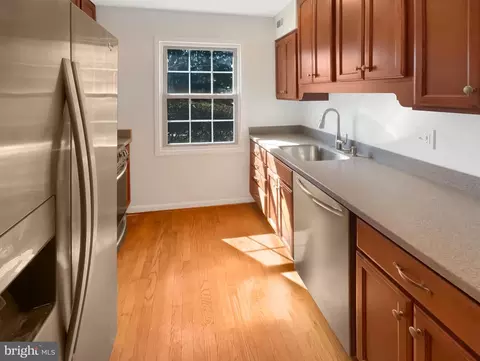 8517 Milford Ct #906, Springfield, VA 22152 photo 6