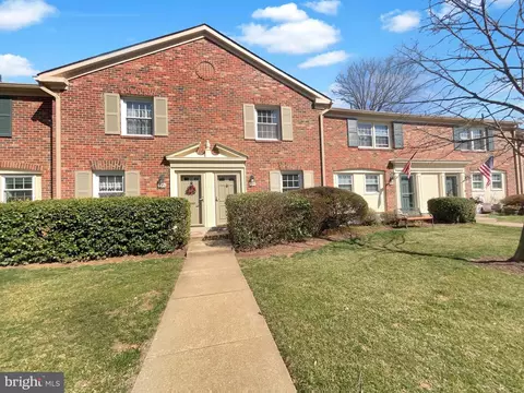 8517 Milford Ct #906, Springfield, VA 22152