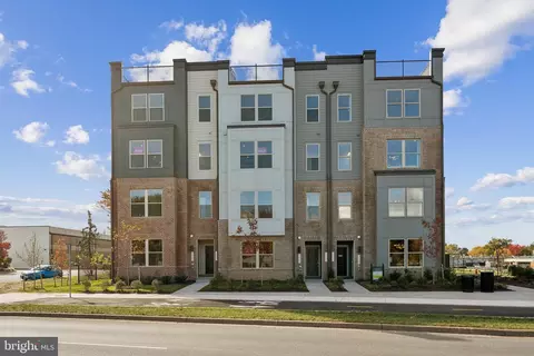 2148 Glacier Rd, Herndon, VA 20170