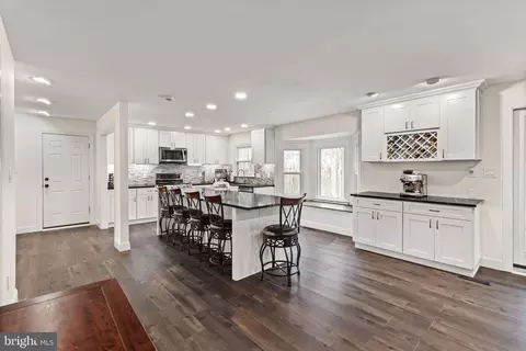 9427 Goldfield Ln, Burke, VA 22015