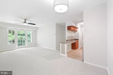 Living - 8358 H Dunham Ct #626, Springfield, VA 22152 photo 1 of 2