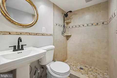 Bath - 8358 H Dunham Ct #626, Springfield, VA 22152 photo 2 of 2