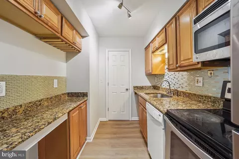 Kitchen - 8358 H Dunham Ct #626, Springfield, VA 22152 photo 2 of 4