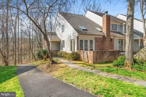 12539 N Lake Ct, Fairfax, VA 22033