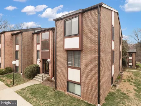 3111 Buccaneer Ct #202, Fairfax, VA 22031