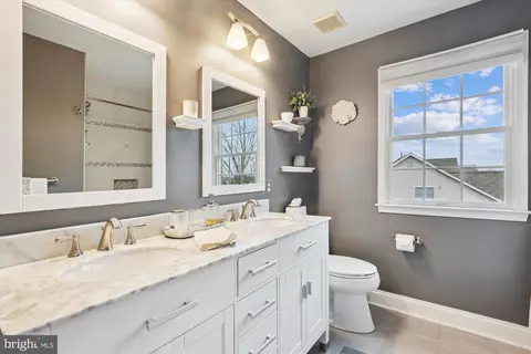 Bath - 10904 Hunter Gate Way, Reston, VA 20194 photo 7 of 10