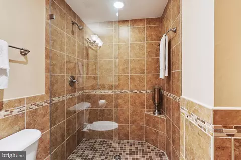 Bath - 10904 Hunter Gate Way, Reston, VA 20194 photo 10 of 10