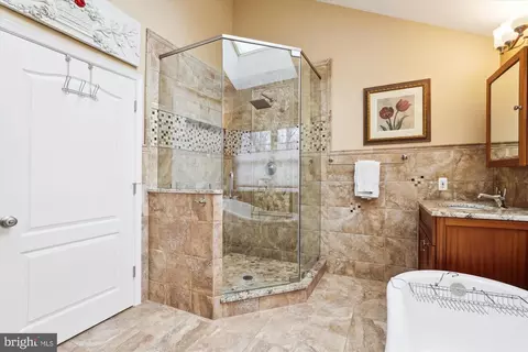 Bath - 10904 Hunter Gate Way, Reston, VA 20194 photo 3 of 10