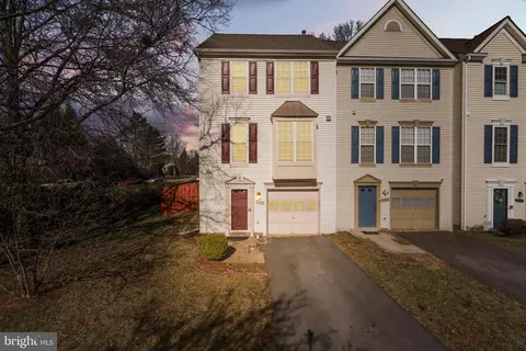 5990 Manorwood Dr, Centreville, VA 20120