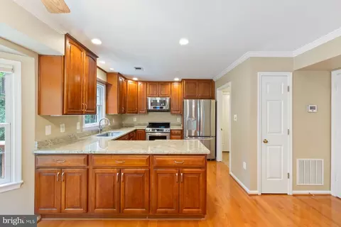 7733 Huntsman Blvd, Springfield, VA 22153 photo 10
