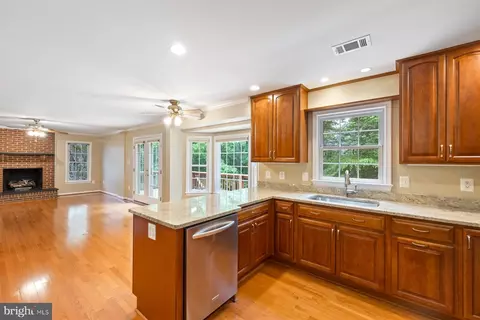 7733 Huntsman Blvd, Springfield, VA 22153 photo 12