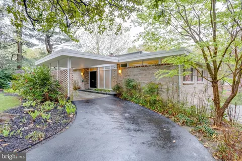 3733 Acosta Rd, Fairfax, VA 22031