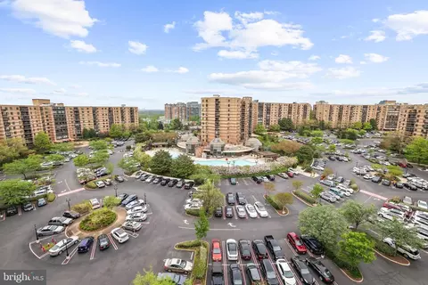 8350 Greensboro Dr #707, Mclean, VA 22102