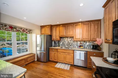 6164 Forest Creek Ct, Springfield, VA 22152 photo 8
