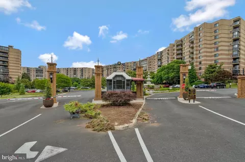 8340 Greensboro Dr #112, Mclean, VA 22102 photo 3
