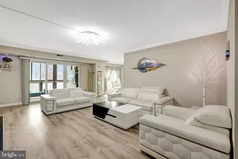 8340 Greensboro Dr #112, Mclean, VA 22102