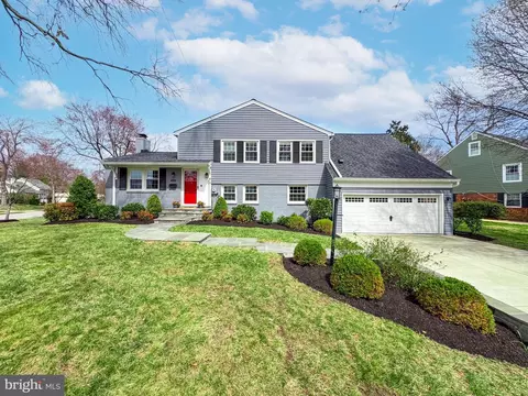1122 Waynewood Blvd, Alexandria, VA 22308