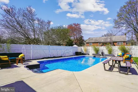 Exterior - 5914 Dinwiddie St, Springfield, VA 22150 photo 5 of 5