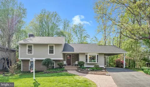 9422 Talisman Dr, Vienna, VA 22182