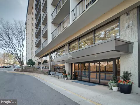 3800 Powell Ln #727, Falls Church, VA 22041