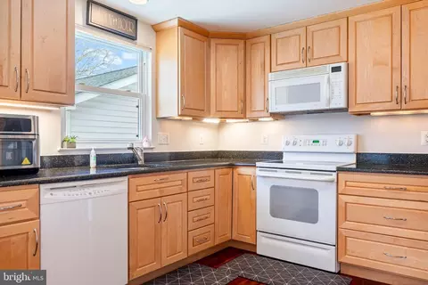 Kitchen - 7000 Bethnal Ct, Springfield, VA 22150 photo 3 of 5