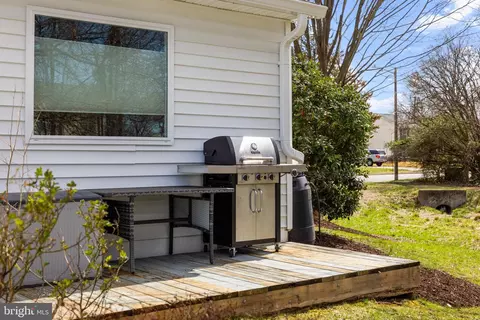 Exterior - 7000 Bethnal Ct, Springfield, VA 22150 photo 8 of 11