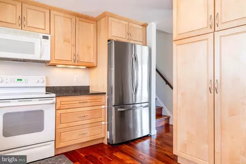Kitchen - 7000 Bethnal Ct, Springfield, VA 22150 photo 5 of 5