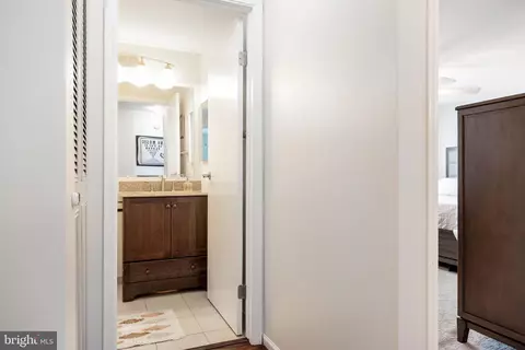 Entry Way - 7000 Bethnal Ct, Springfield, VA 22150 photo 5 of 9