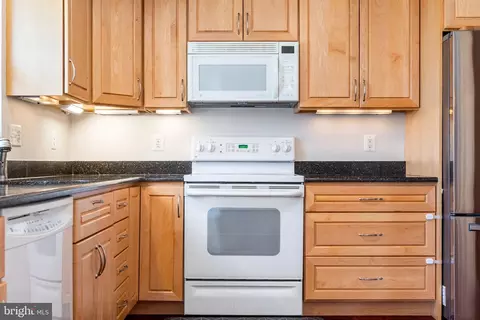 Kitchen - 7000 Bethnal Ct, Springfield, VA 22150 photo 4 of 5