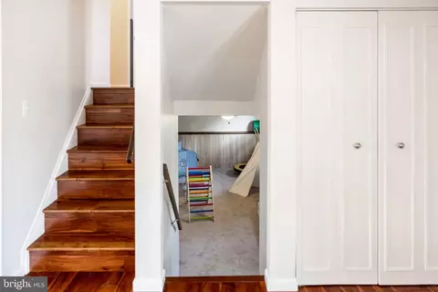 Entry Way - 7000 Bethnal Ct, Springfield, VA 22150 photo 6 of 9