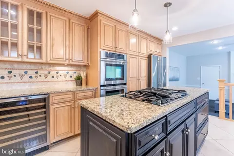 7928 Saint Dennis Dr, Springfield, VA 22153 photo 12