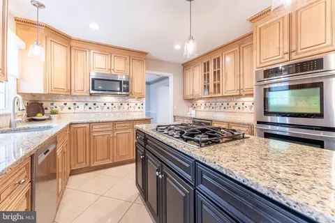 7928 Saint Dennis Dr, Springfield, VA 22153 photo 11