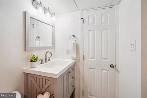 Bath - 5517 Yorkshire St, Springfield, VA 22151 photo 5 of 5