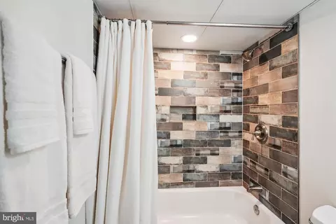 Bath - 5517 Yorkshire St, Springfield, VA 22151 photo 4 of 5
