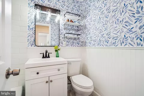 Bath - 5517 Yorkshire St, Springfield, VA 22151 photo 3 of 5
