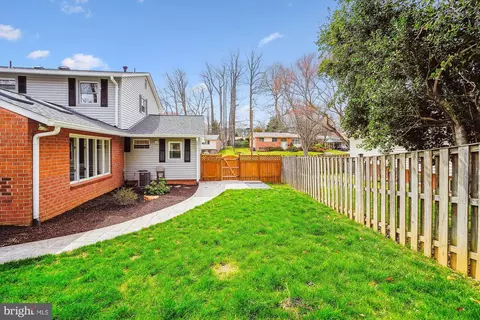 Exterior - 5517 Yorkshire St, Springfield, VA 22151 photo 7 of 8