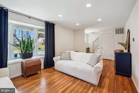 Living - 5517 Yorkshire St, Springfield, VA 22151 photo 1 of 1