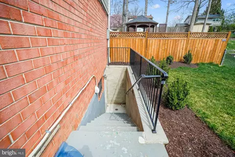 Exterior - 5517 Yorkshire St, Springfield, VA 22151 photo 8 of 8