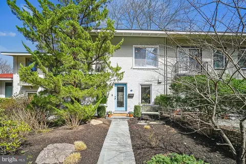 11448 Orchard Ln, Reston, VA 20190