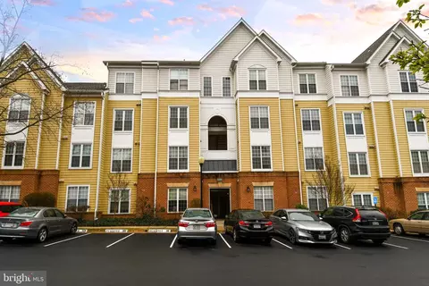 2103 Highcourt Ln #101, Herndon, VA 20170