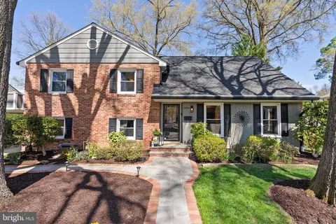 1806 Stirrup Ln, Alexandria, VA 22308