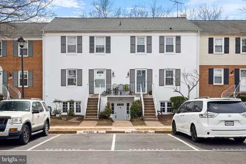 14523 Golden Oak Rd, Centreville, VA 20121