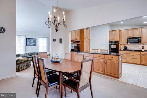 7617 Cervantes Ct, Springfield, VA 22153 photo 4