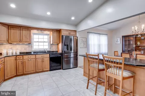 7617 Cervantes Ct, Springfield, VA 22153 photo 5