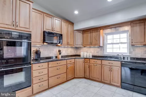 7617 Cervantes Ct, Springfield, VA 22153 photo 3