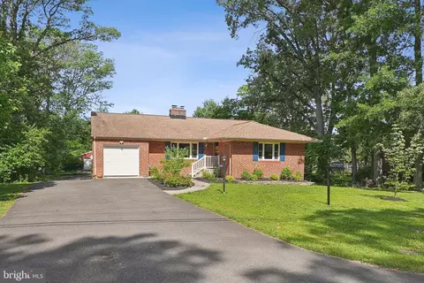 6530 Greenleaf St, Springfield, VA 22150 photo 2