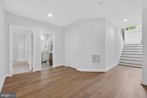 Entry Way - 2002 Mcfall St, Mclean, VA 22101 photo 26 of 27